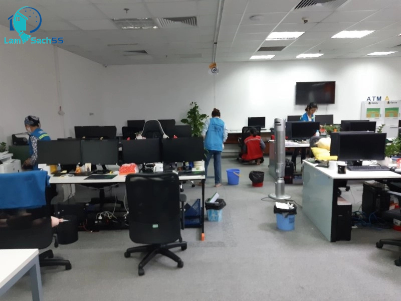 Vệ sinh giặt thảm định kỳ cho công ty ở Nguyễn Trãi