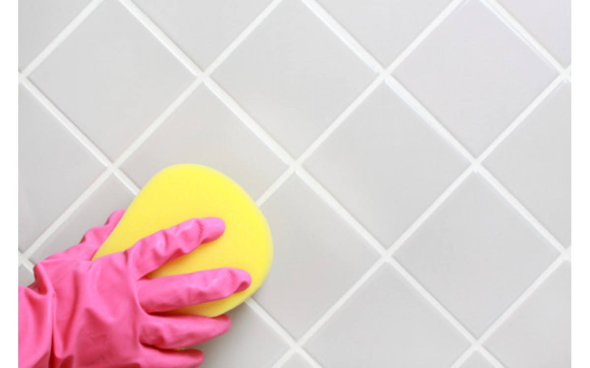 cách làm sạch gạch ốp tường nhà tắm